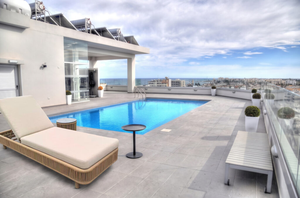 Laguna Premium luxury sun lounger for hotels on a rooftop pool terrace with rope detailing and cushion